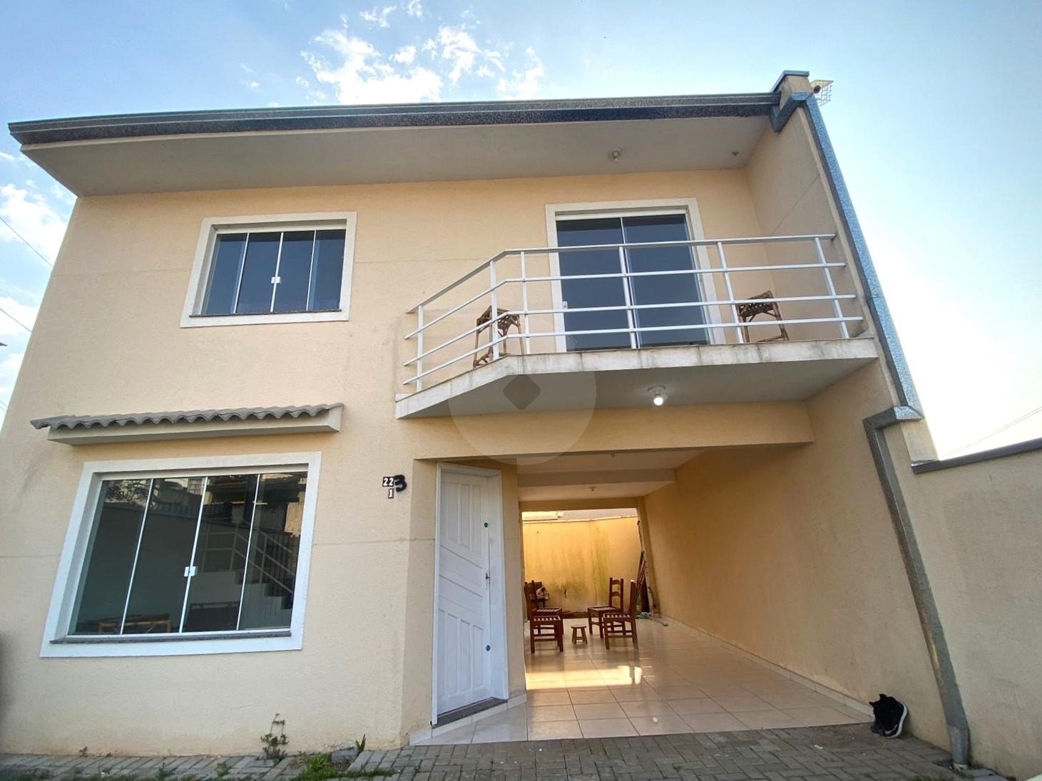 Sobrado de Frente pra Rua com 3 dormitórios um sendo suíte, 3 vagas