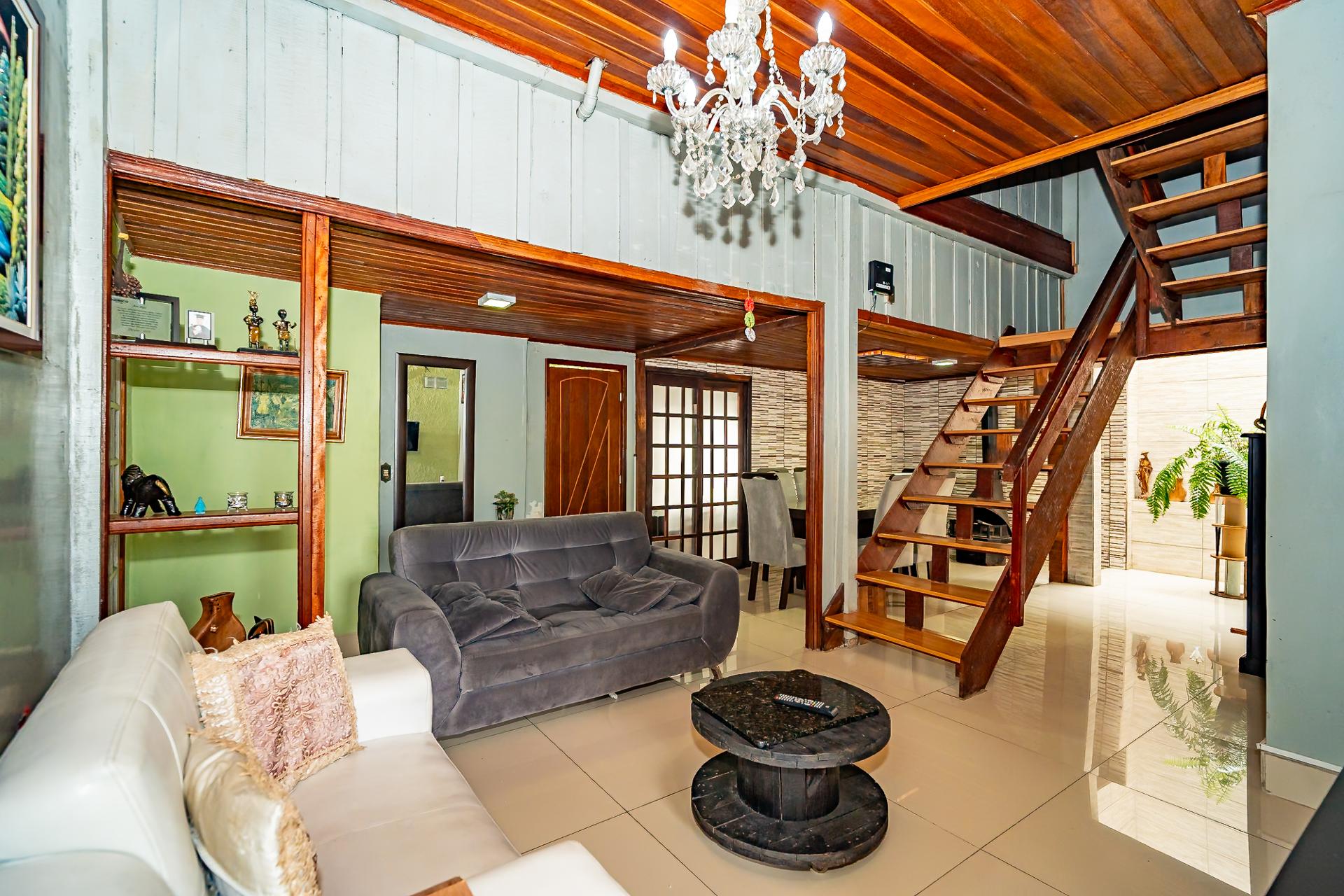 Vendo Casa térrea,  frente rua e com Exuberante quintal , Acei...