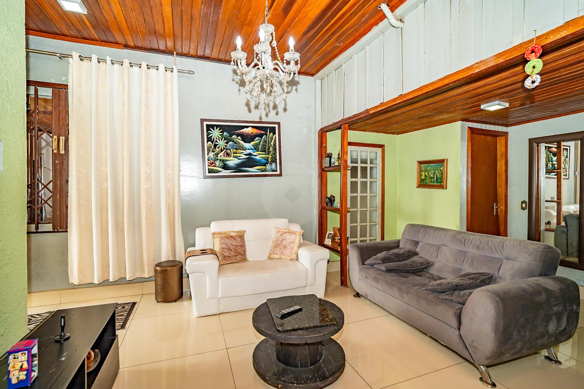Vendo Casa térrea,  frente rua e com Exuberante quintal , Aceita apartamento
