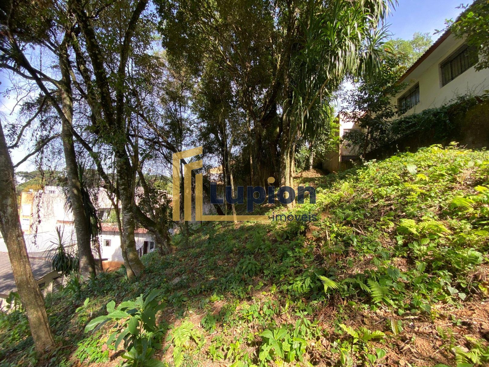 Terreno à venda, com 880 metros, no Abranches,  Em frente ao n...