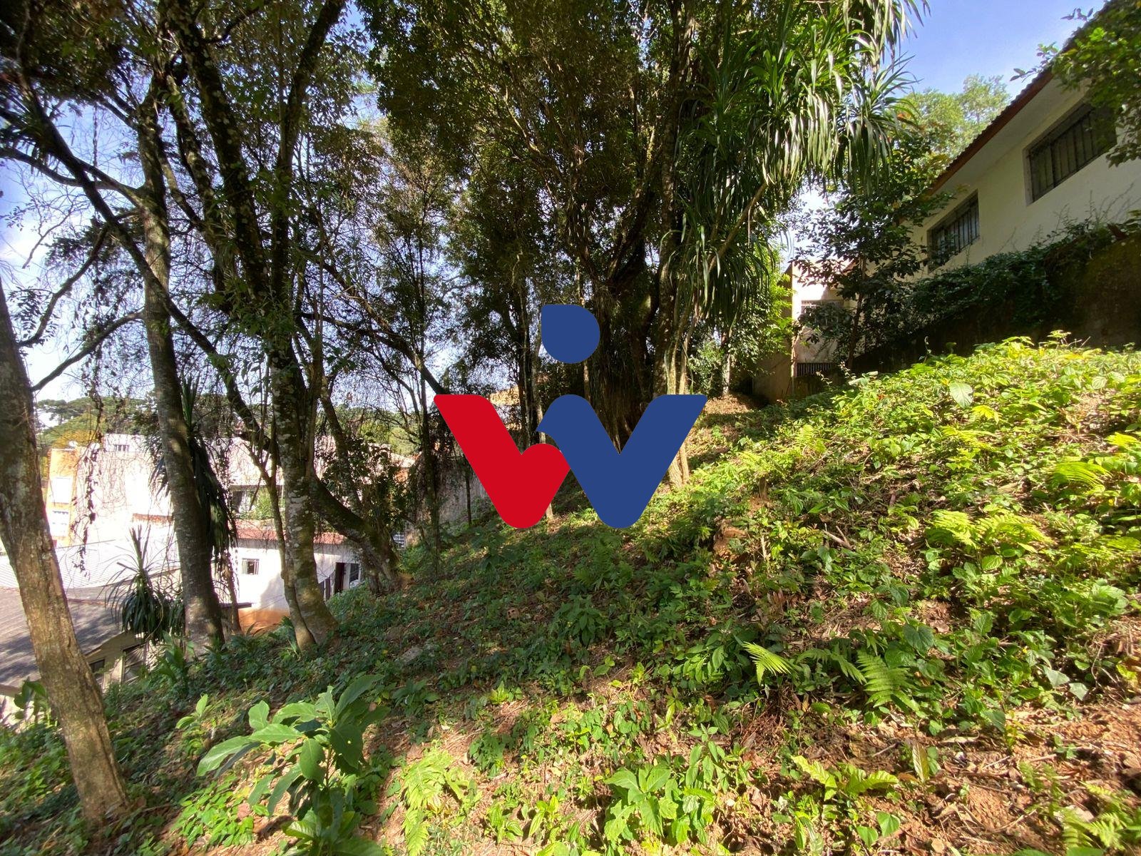 Terreno à venda, com 880 metros, no Abranches,  Em frente ao n...