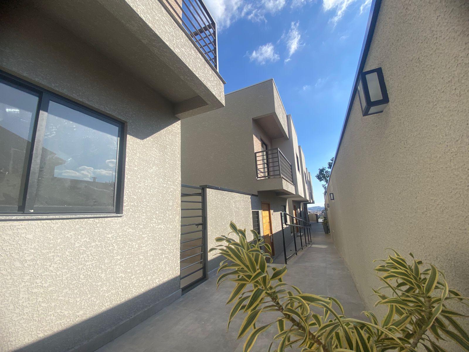 SOBRADO NOVO À VENDA 3 dormitórios com  suíte 4 vagas de garagens