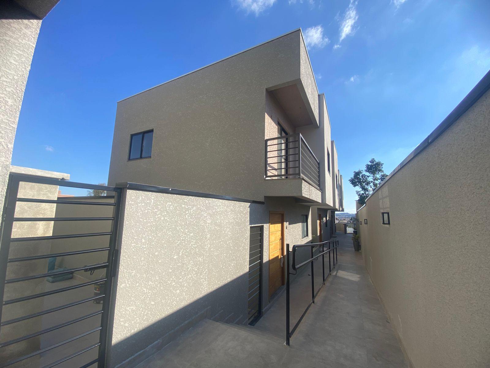 SOBRADO NOVO À VENDA 3 dormitórios com  suíte 4 vagas de garagens