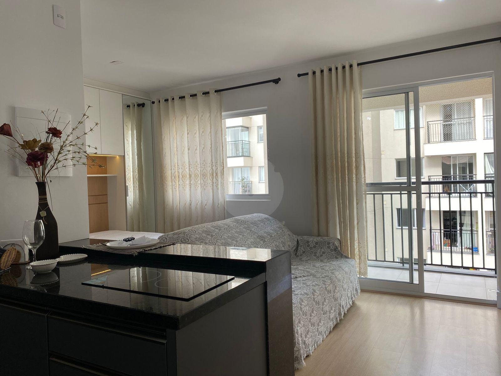 Estudio à venda, Andar Alto com vaga de garagem, Capão Raso