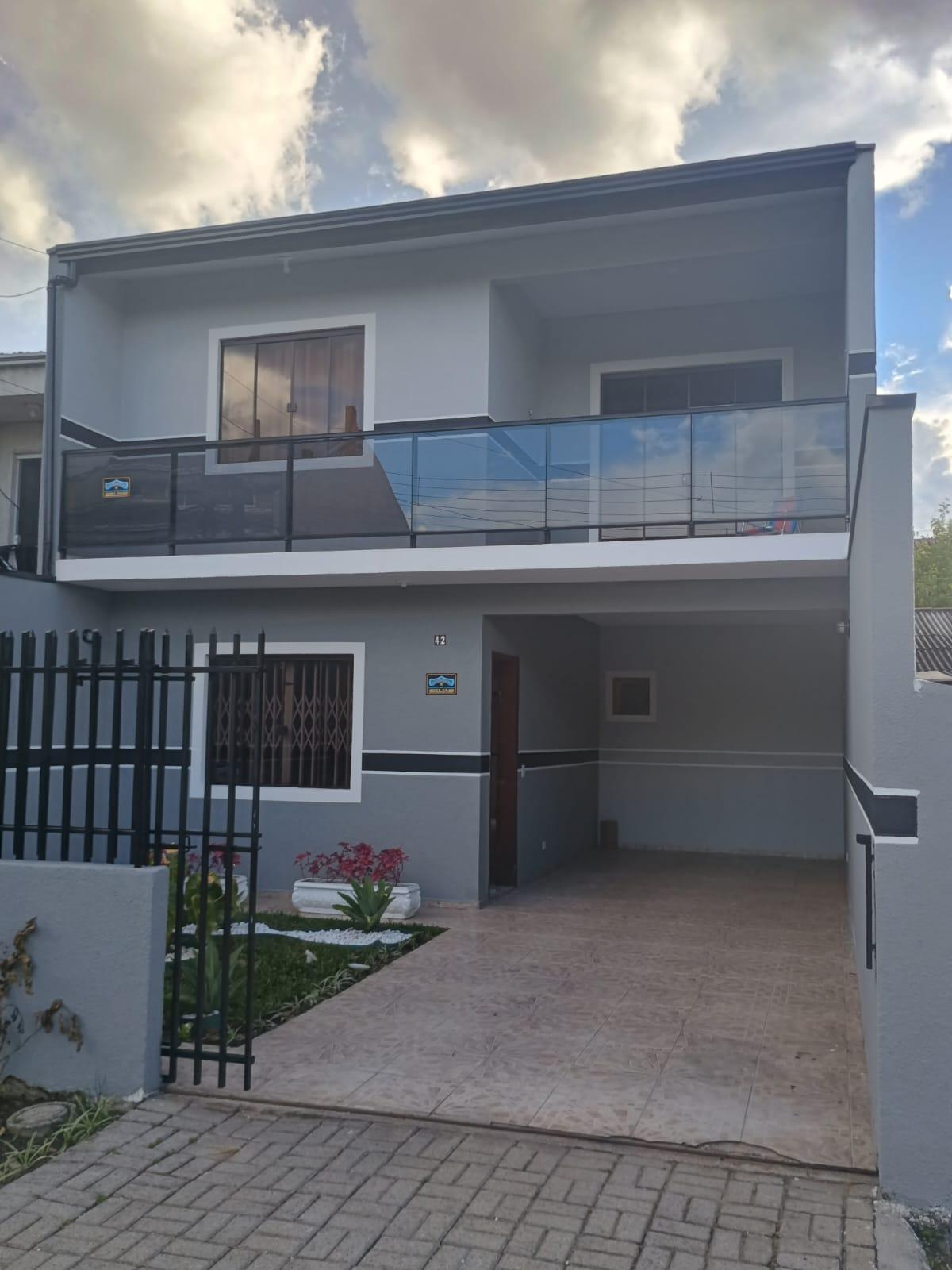 Sobrado à venda, de frente para a rua no Pinheirinho, CURITIBA...