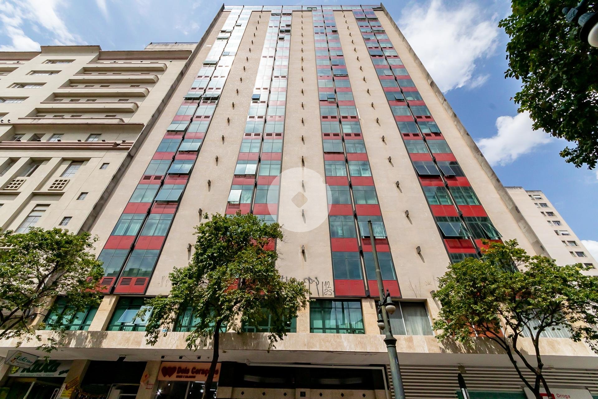 Ampla sala comercial à venda no Coração de Curitiba - PR
