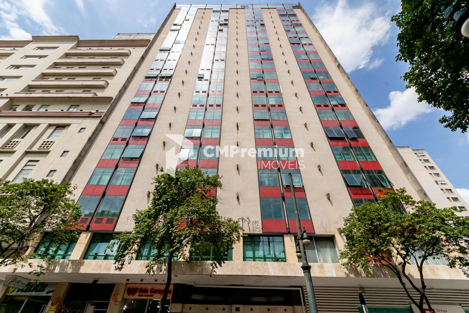 Ampla sala comercial à venda no Coração de Curitiba - PR