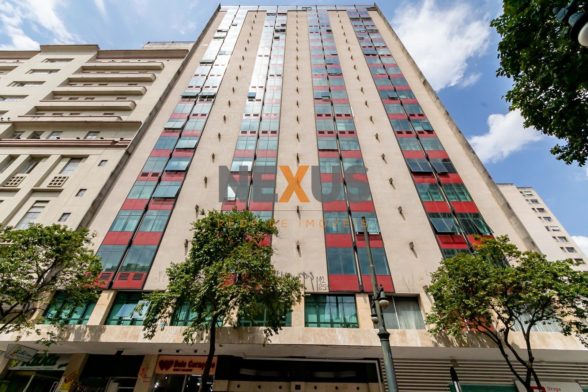 Ampla sala comercial à venda no Coração de Curitiba - PR