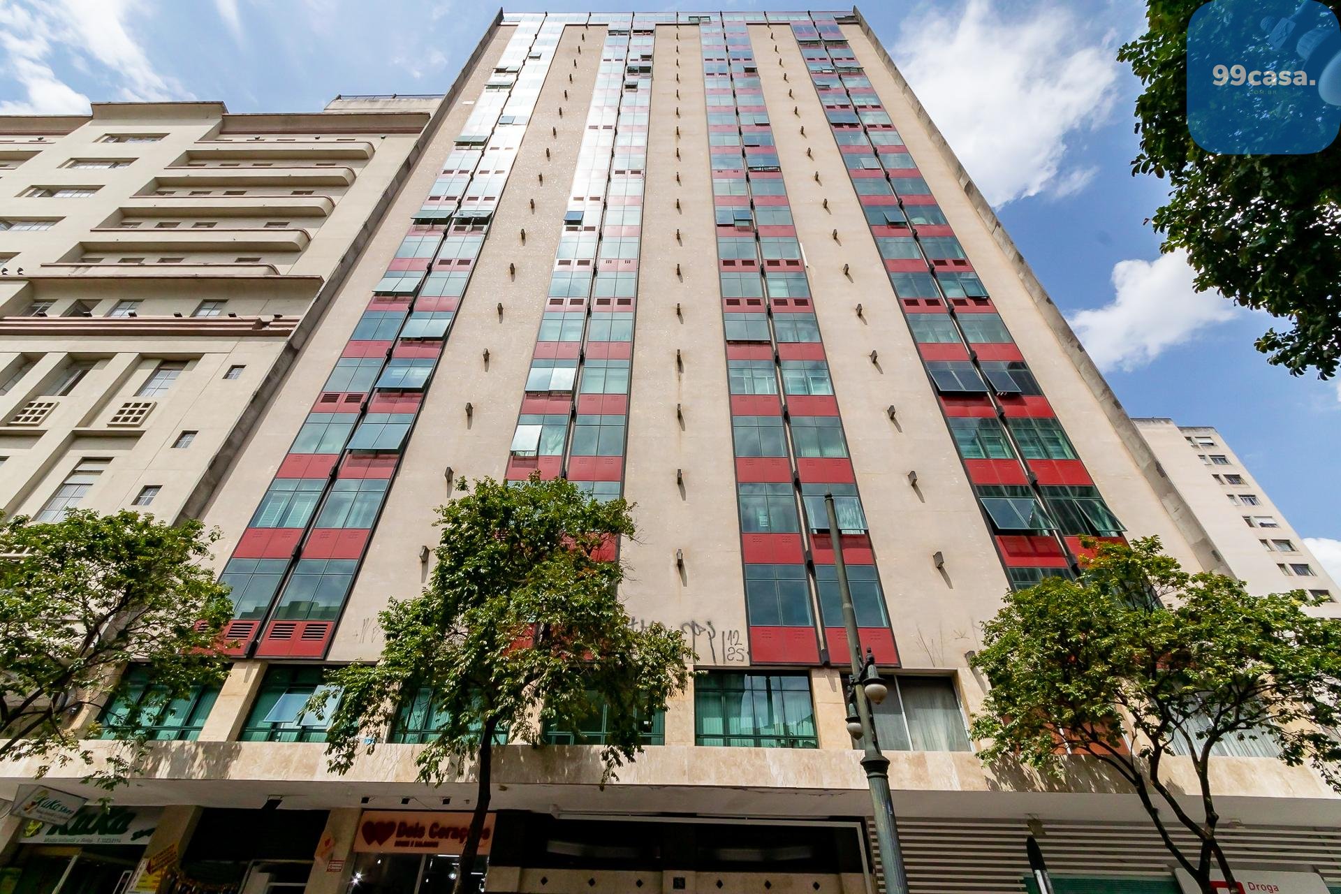 Ampla sala comercial à venda no Coração de Curitiba - PR