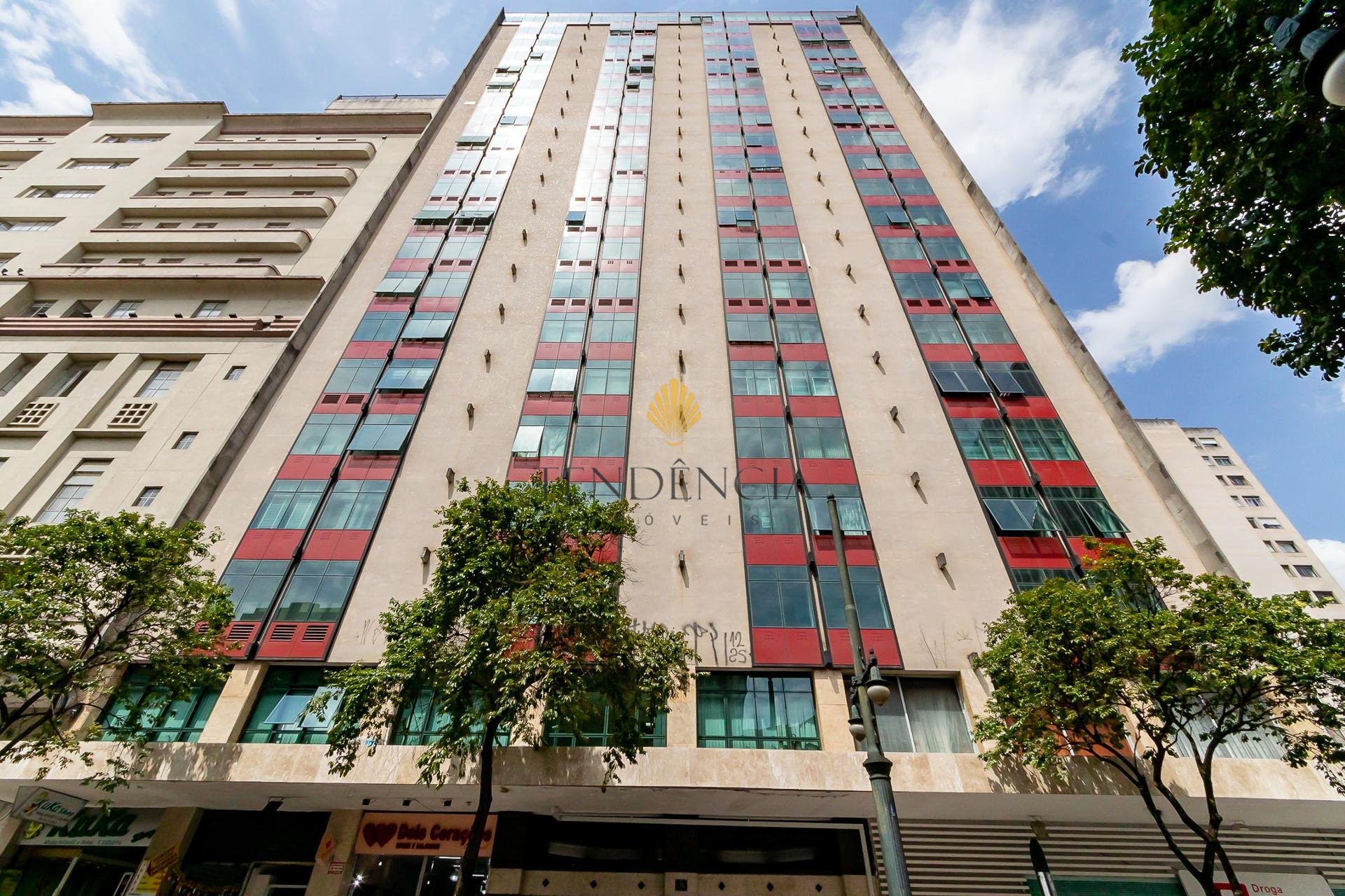 Ampla sala comercial à venda no Coração de Curitiba - PR