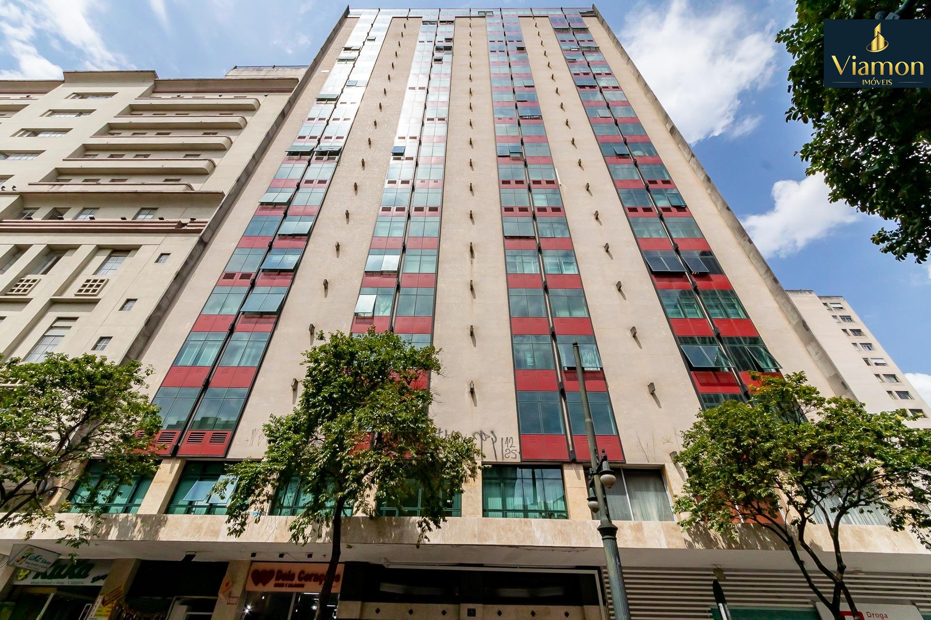 Ampla sala comercial à venda no Coração de Curitiba - PR
