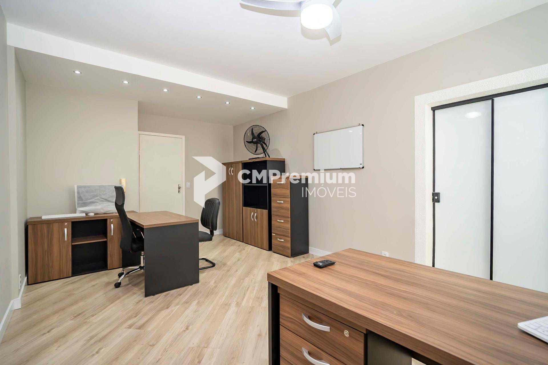 Ampla sala comercial à venda no Coração de Curitiba - PR