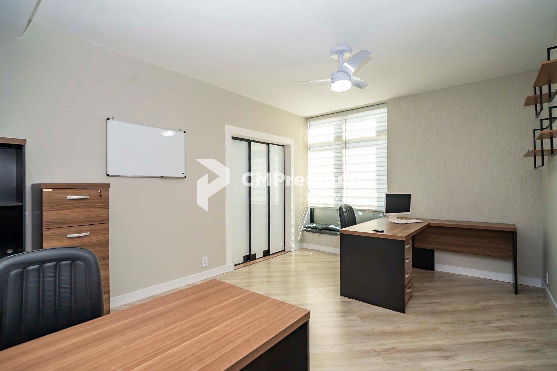 Ampla sala comercial à venda no Coração de Curitiba - PR