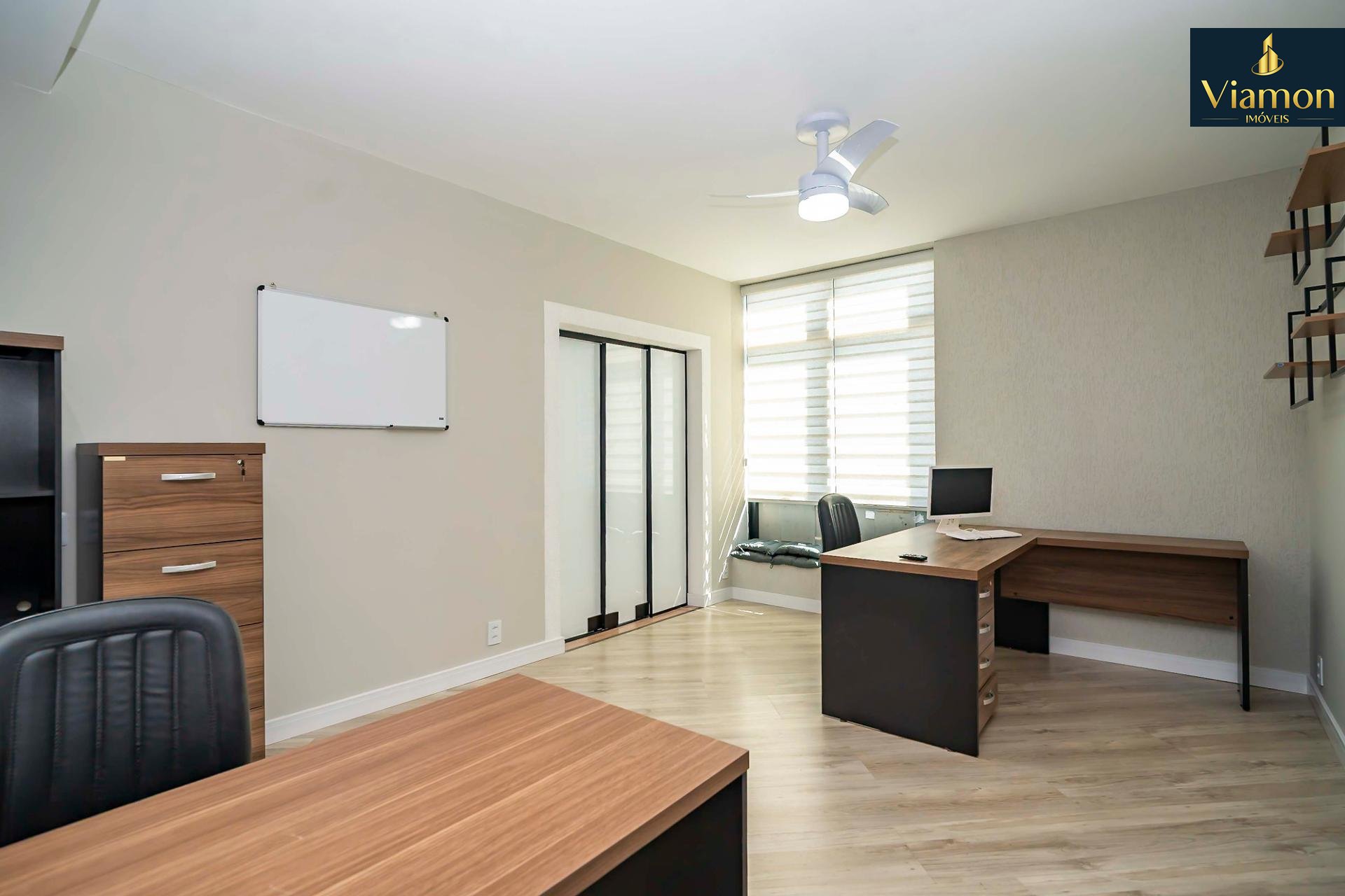 Ampla sala comercial à venda no Coração de Curitiba - PR