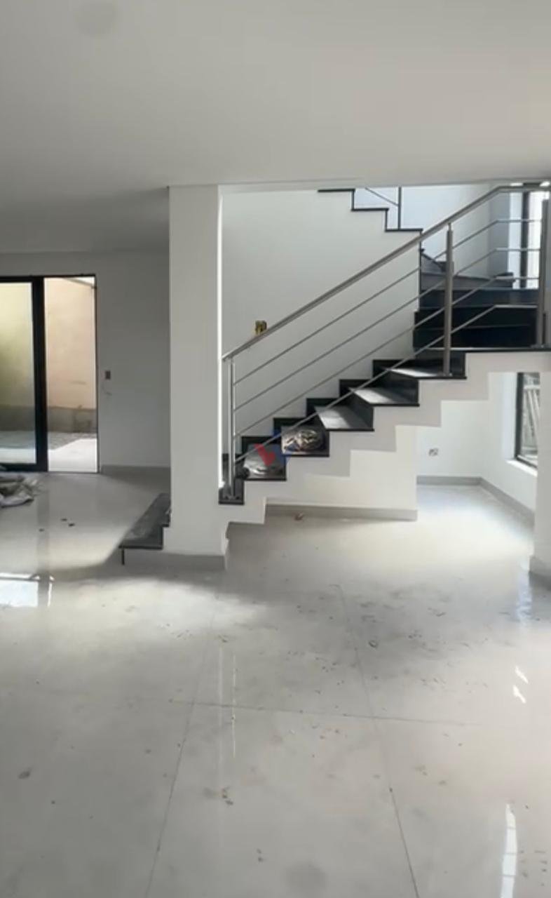 Sobrado com 3 dormitórios à venda,169.98 m , UBERABA  , CURITI...