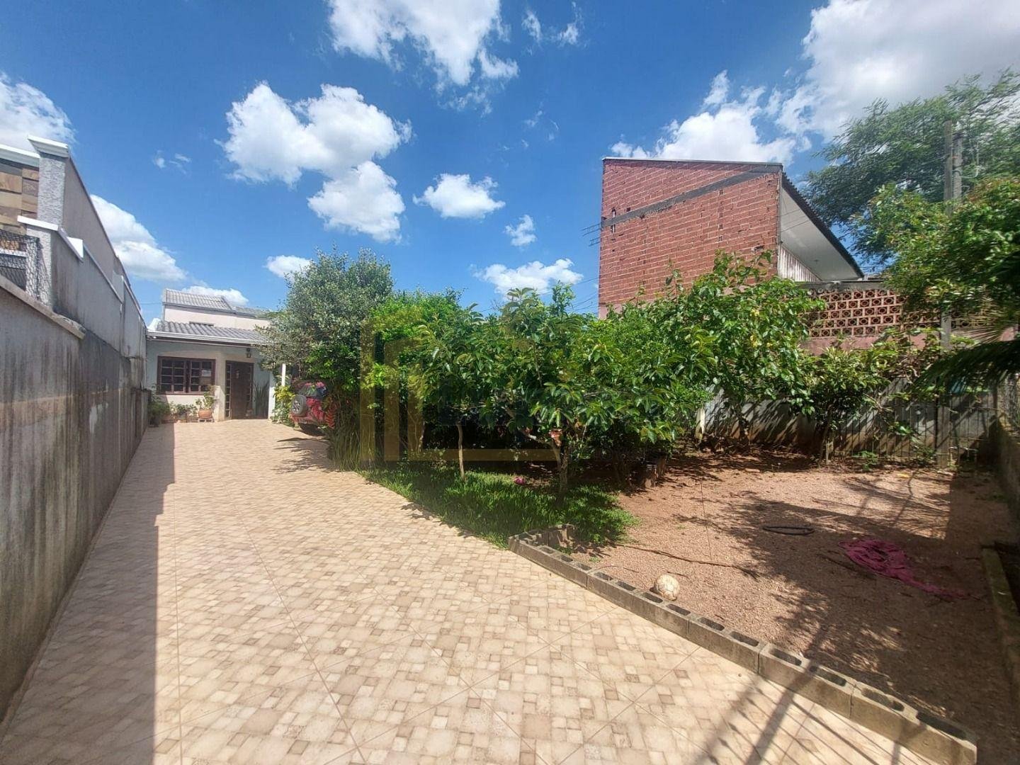 Casa não averbada com amplo terreno à venda,no Iguaçu  , FAZEN...
