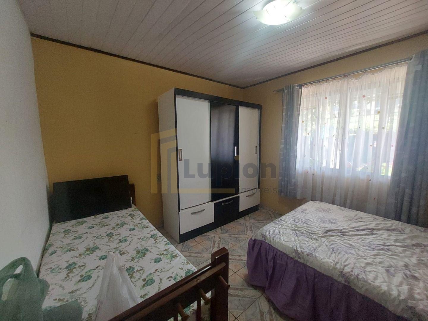 Casa não averbada com amplo terreno à venda,no Iguaçu  , FAZEN...