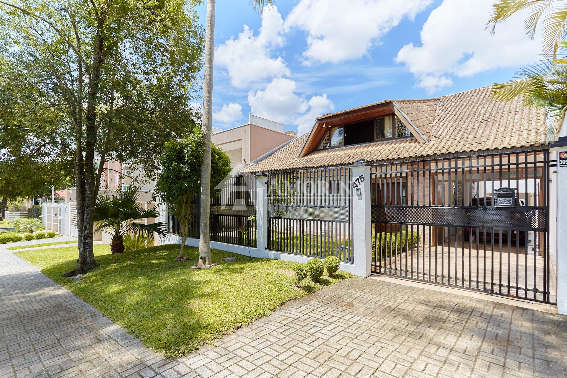 Linda Casa à venda no bairro, ÁGUA VERDE, CURITIBA - PR