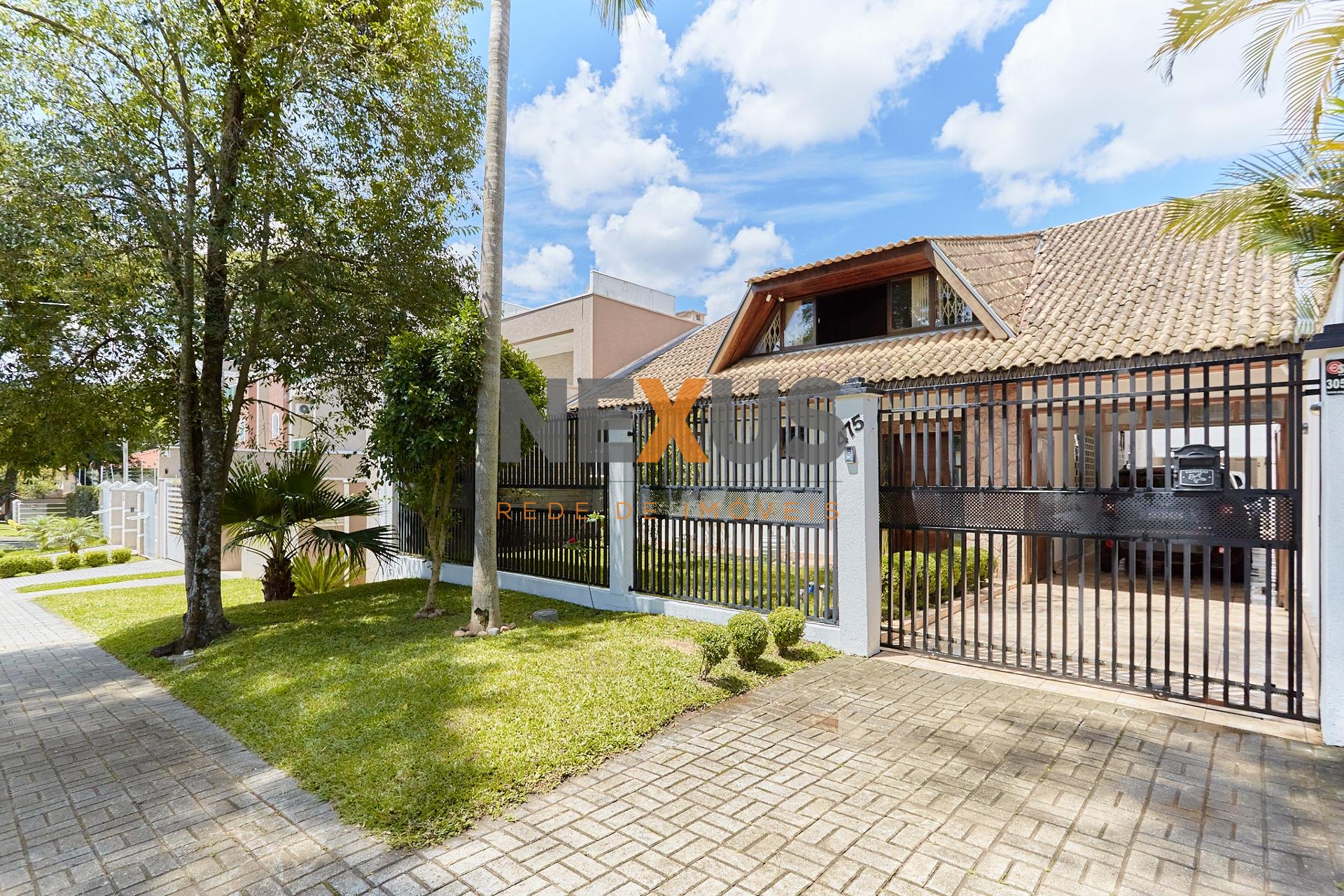 Linda Casa à venda no bairro, ÁGUA VERDE, CURITIBA - PR