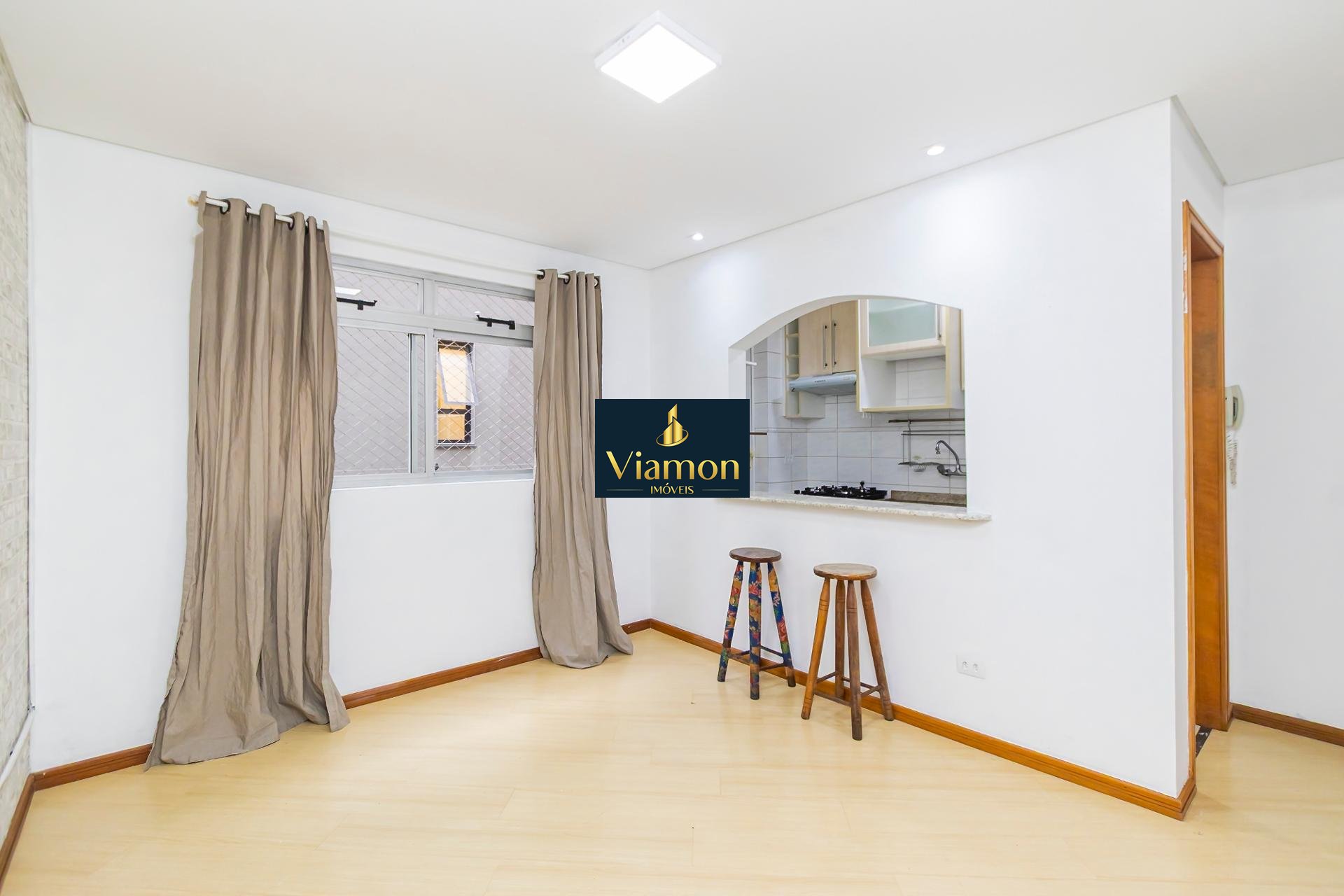 Apartamento semimobiliado no bairro ÁGUA VERDE, CURITIBA - PR