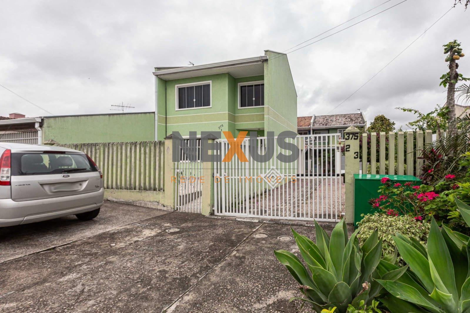 Sobrado lindo localizado no bairro Iguaçu em Fazenda Rio Grande