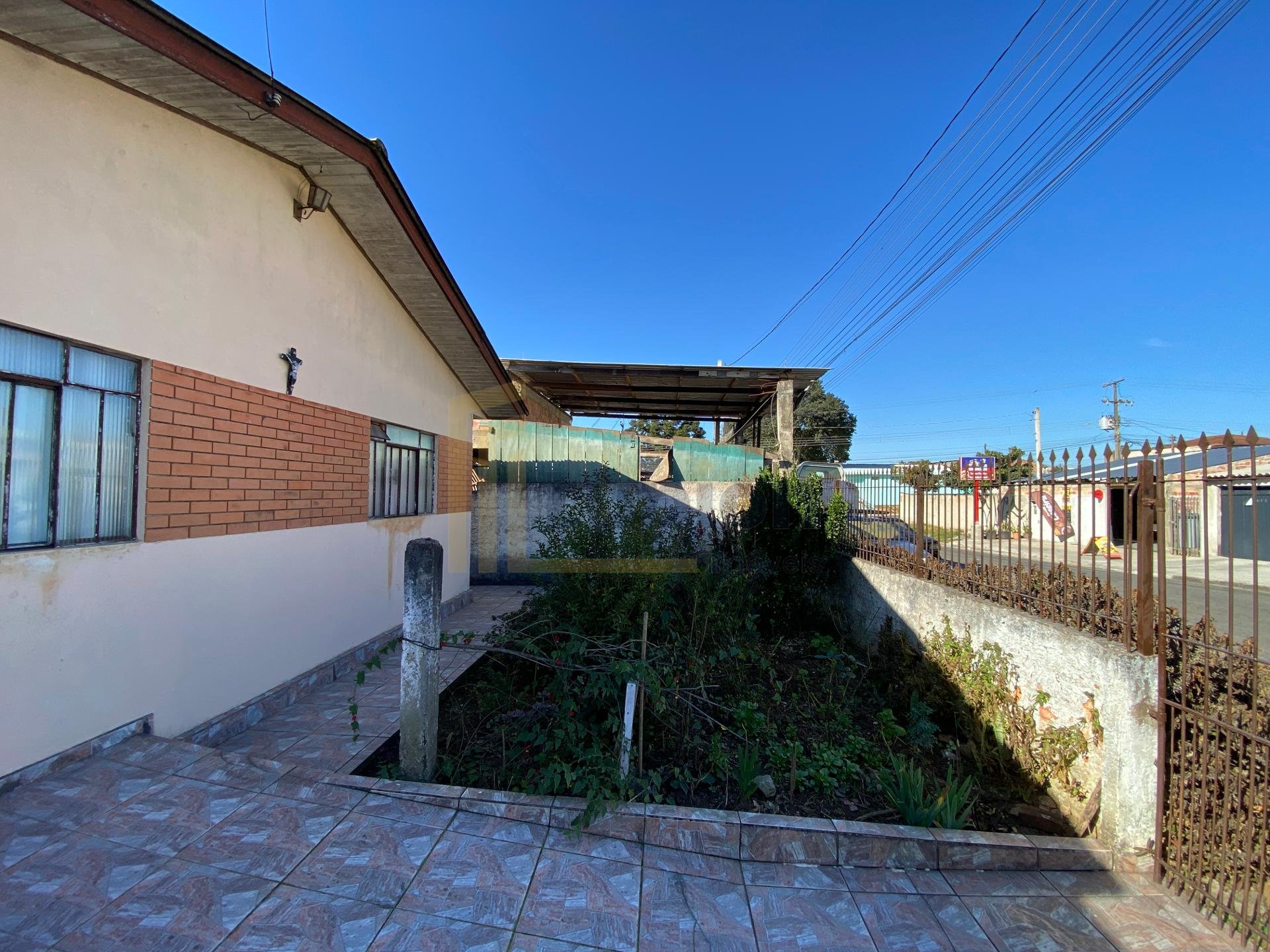 Imóvel a venda no bairro Iguaçu com 360m  de amplo terreno