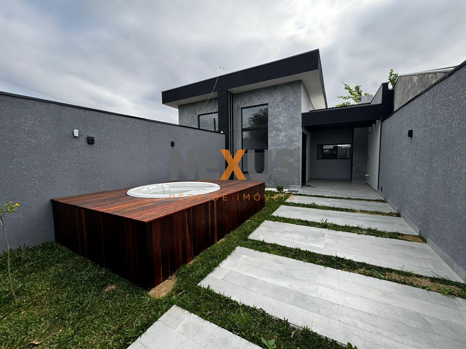 Casa com 3 Quartos e Jacuzzi na Fazenda Rio Grande. Projeto Am...