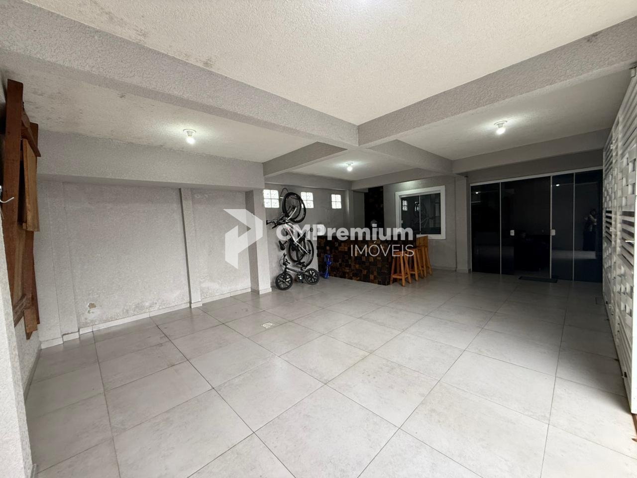 Sobrado, 3 quartos sendo 1 suíte e sala para 2 ambientes em Fa...
