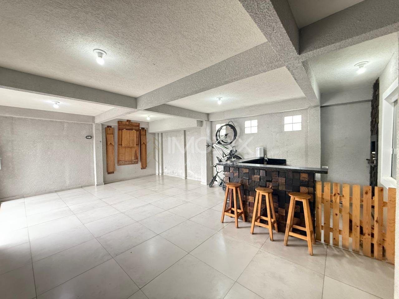 Sobrado, 3 quartos sendo 1 suíte e sala para 2 ambientes em Fa...