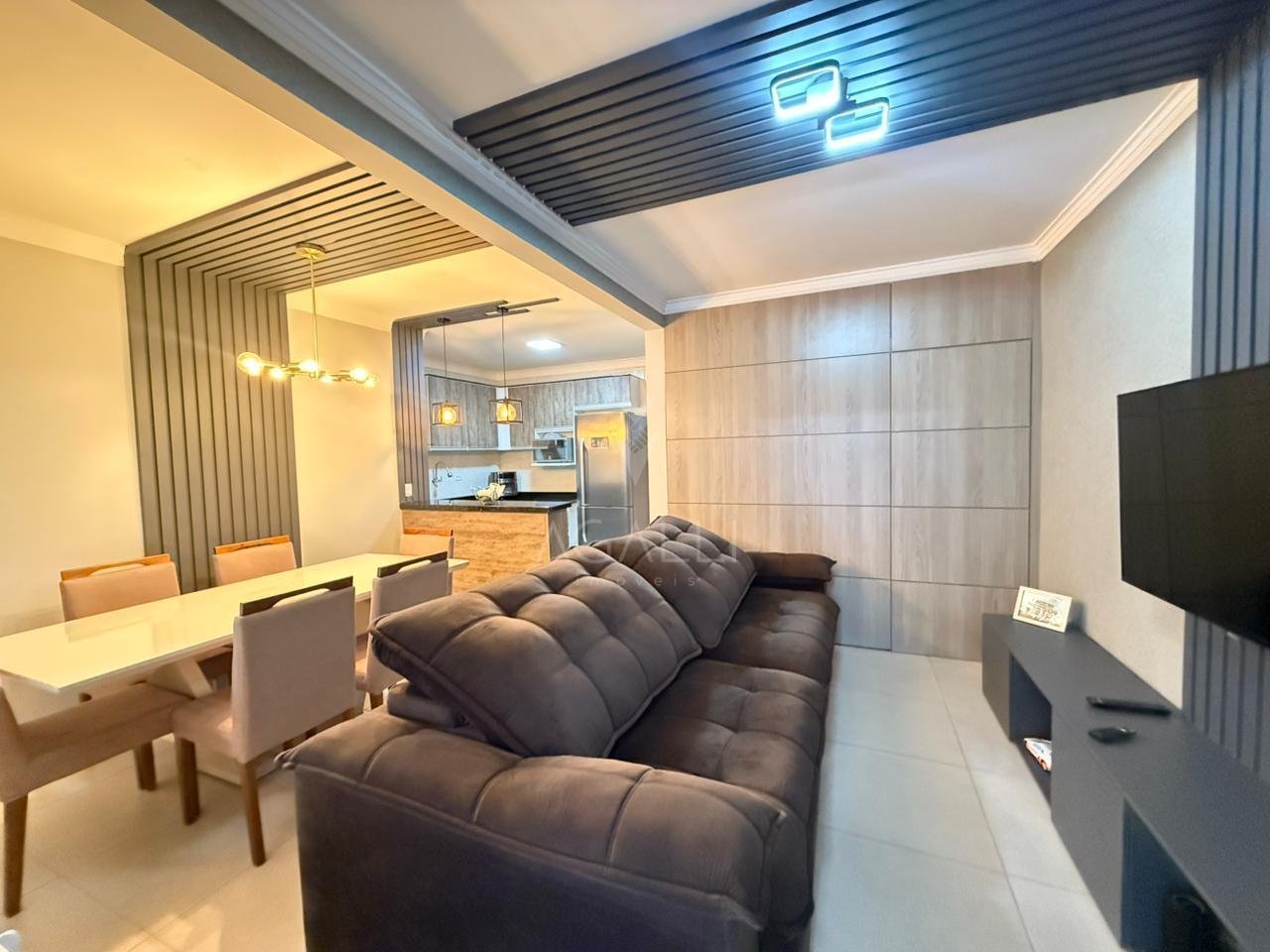 Sobrado, 3 quartos sendo 1 suíte e sala para 2 ambientes em Fa...