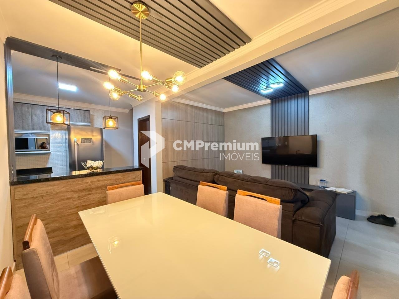 Sobrado, 3 quartos sendo 1 suíte e sala para 2 ambientes em Fa...