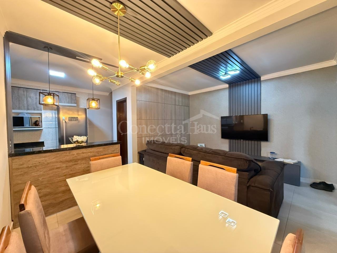 Sobrado, 3 quartos sendo 1 suíte e sala para 2 ambientes em Fa...