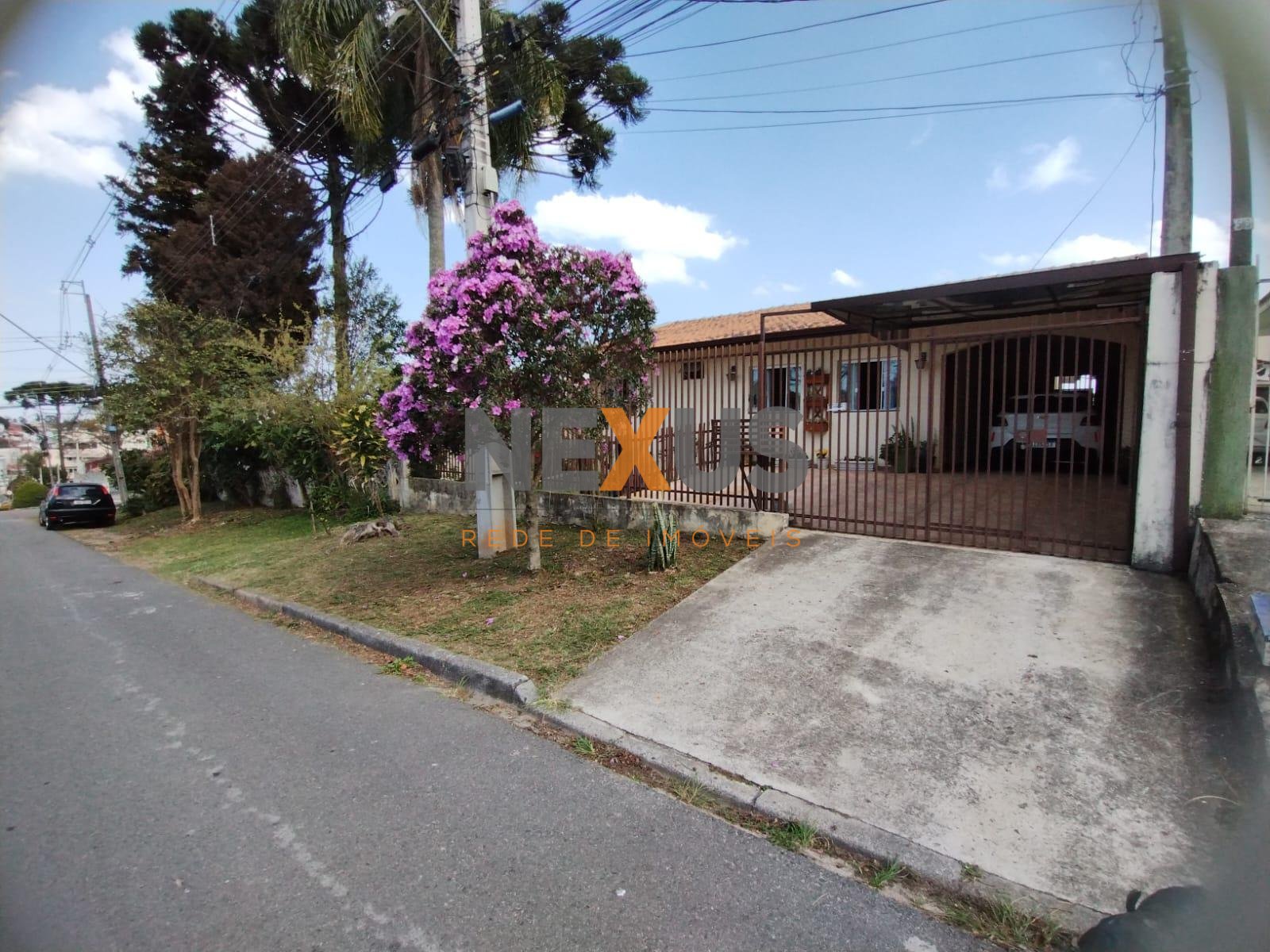 Casa à venda no bairro TINGUI,             CURITIBA - PR
