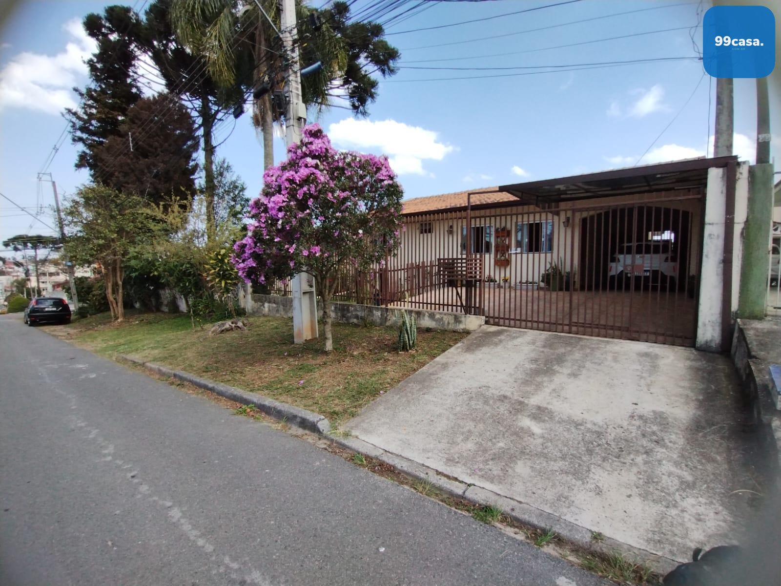 Casa à venda no bairro TINGUI,             CURITIBA - PR