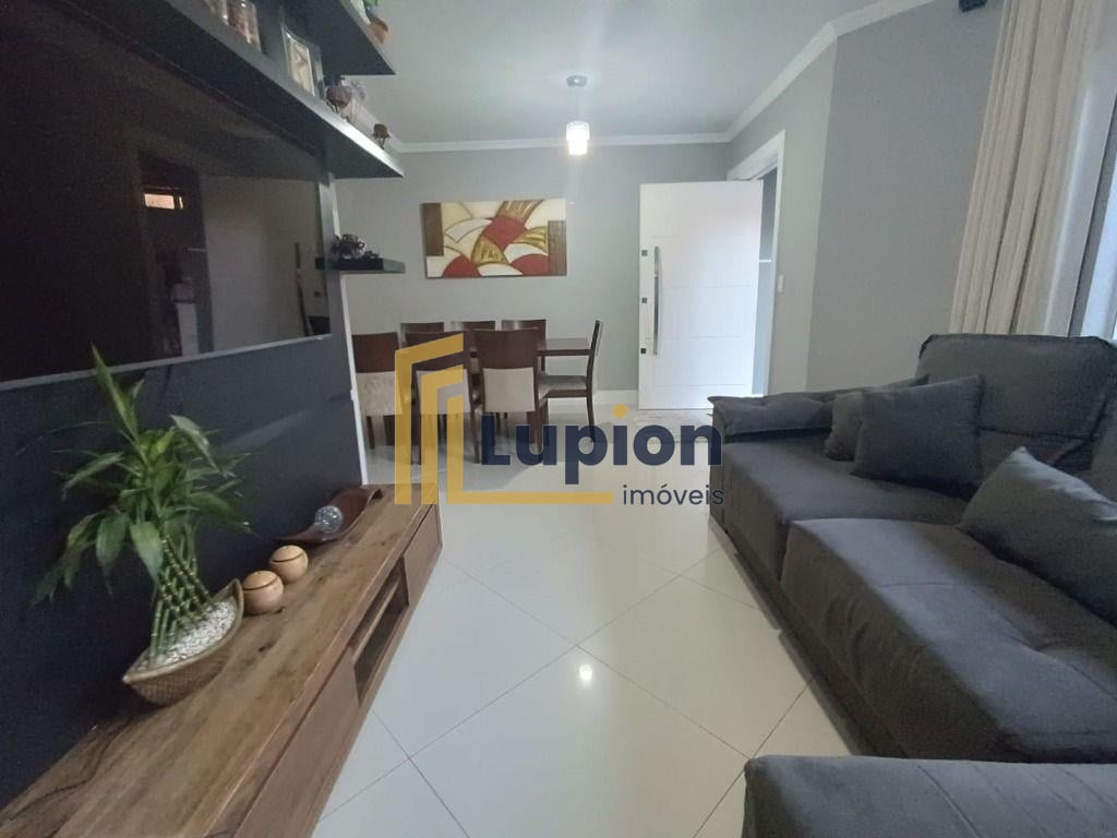 Sobrado com 3 dormitórios à venda, 130 m - Fazendinha - Curiti...