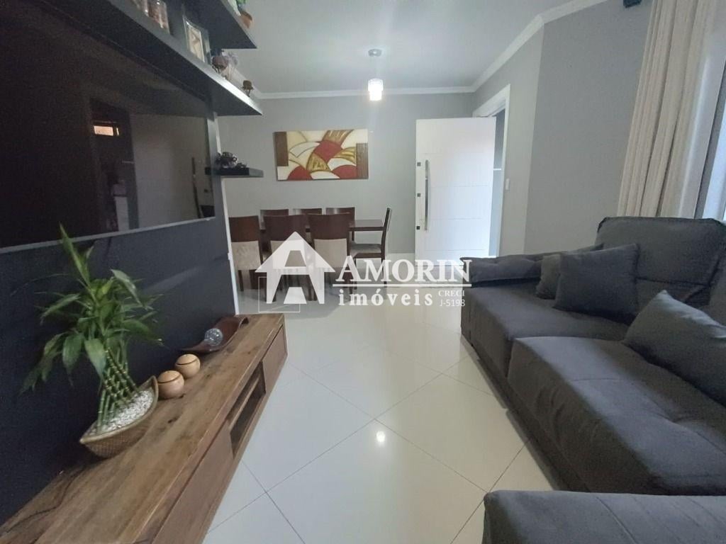 Sobrado com 3 dormitórios à venda, 130 m - Fazendinha - Curiti...