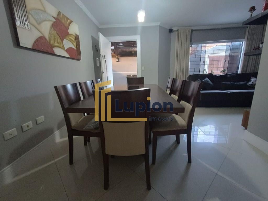 Sobrado com 3 dormitórios à venda, 130 m - Fazendinha - Curiti...