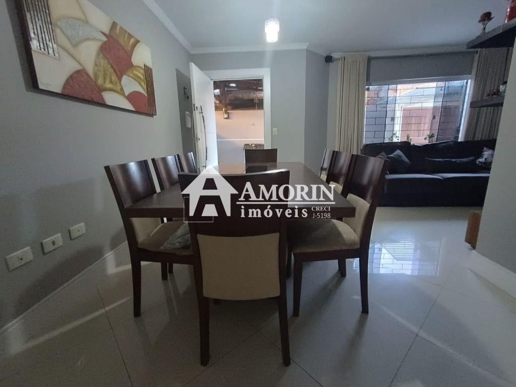Sobrado com 3 dormitórios à venda, 130 m - Fazendinha - Curiti...