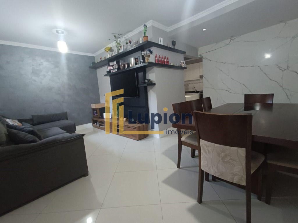 Sobrado com 3 dormitórios à venda, 130 m - Fazendinha - Curiti...