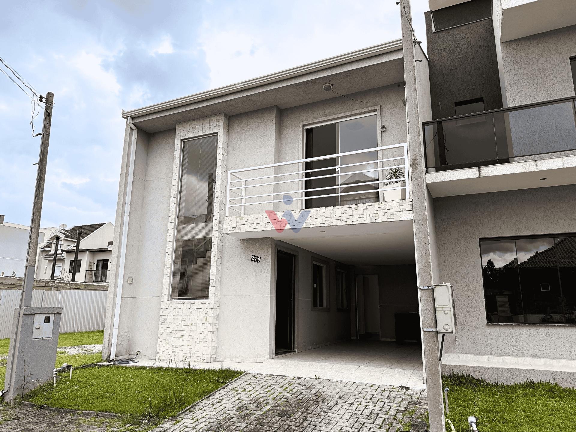Sobrado com 3 dormitórios à venda, 132m , no Pinheirinho, CURI...