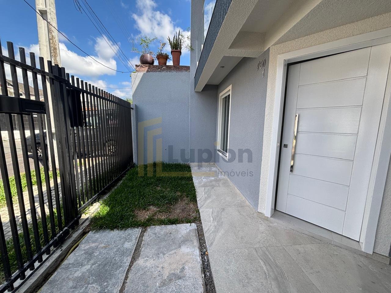 Sobrado com 2 dormitórios à venda, 72m , no Fazendinha- Curiti...