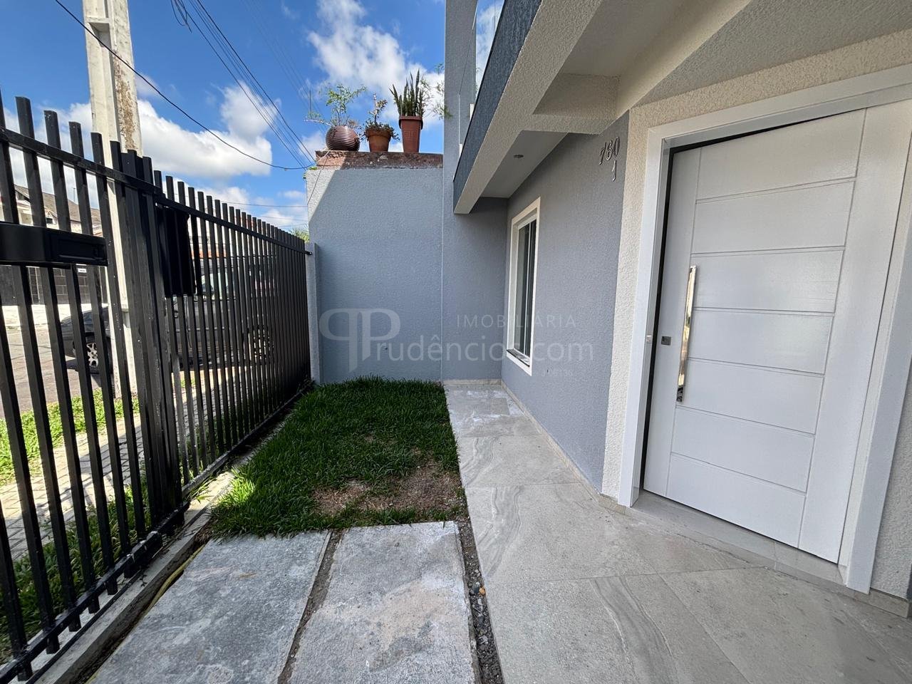 Sobrado com 2 dormitórios à venda, 72m , no Fazendinha- Curiti...