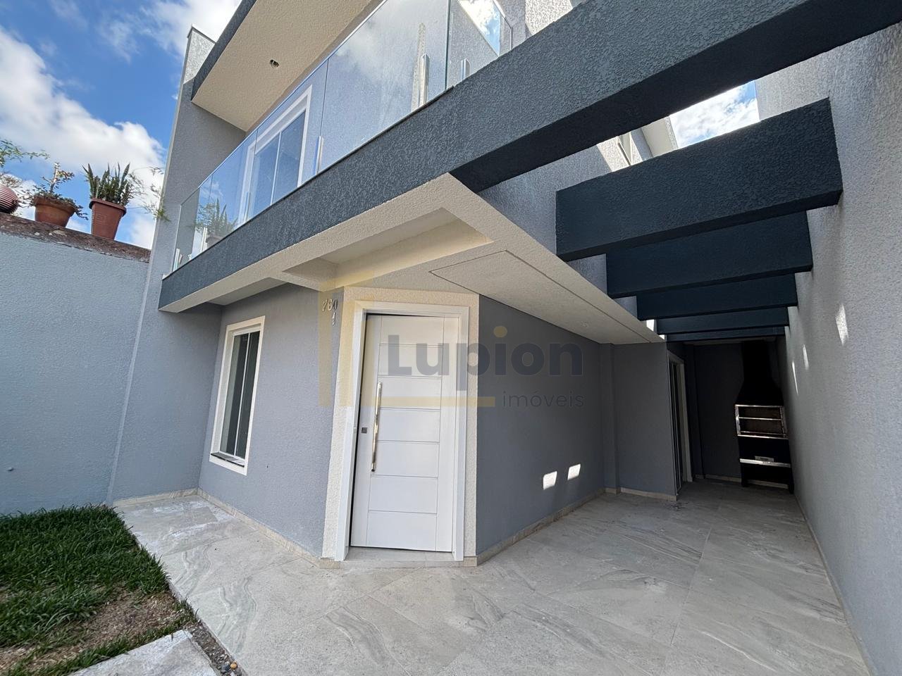 Sobrado com 2 dormitórios à venda, 72m , no Fazendinha- Curiti...