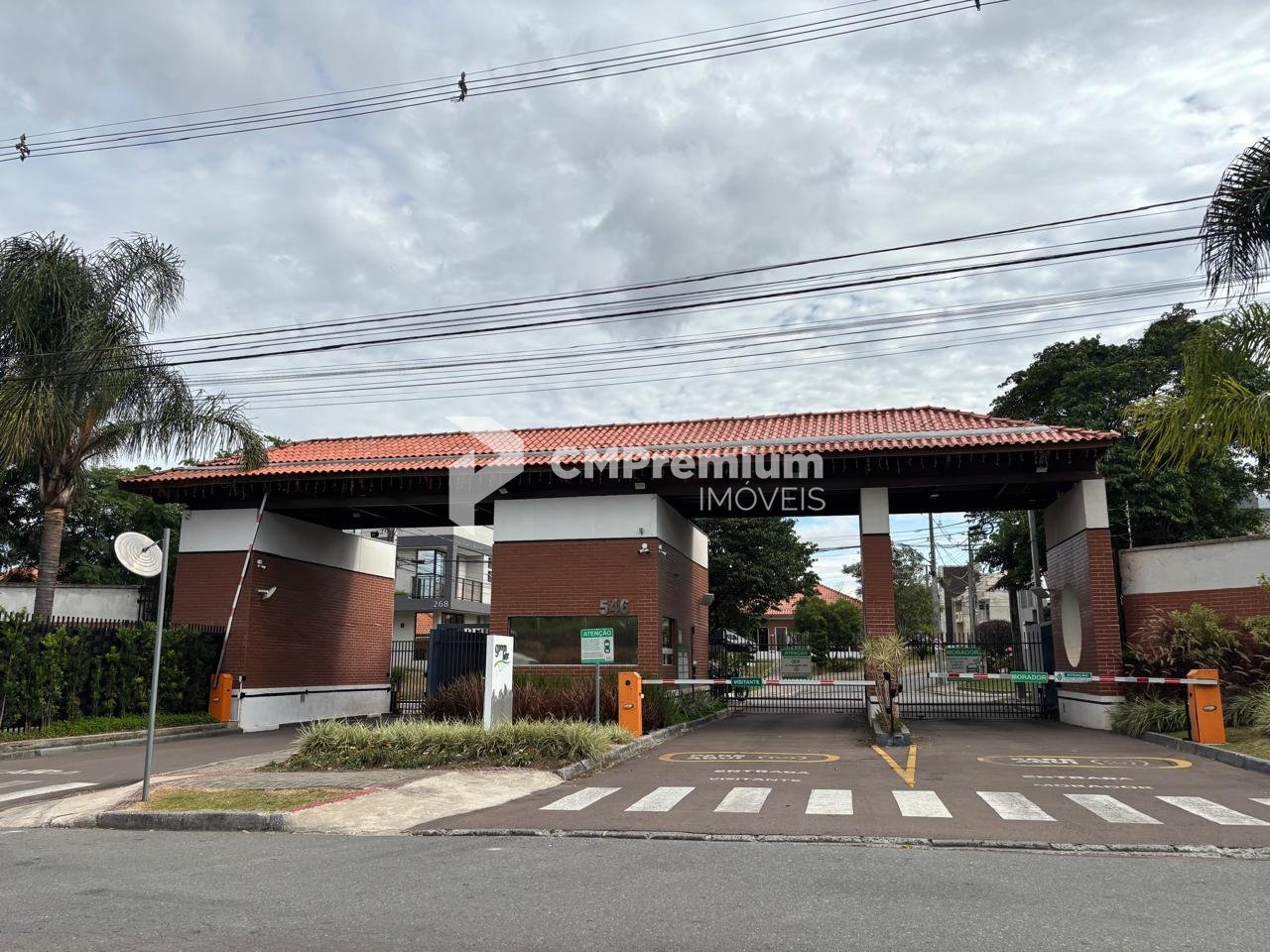 Sobrado com 3 dormitórios à venda, 132m , no Pinheirinho, CURI...