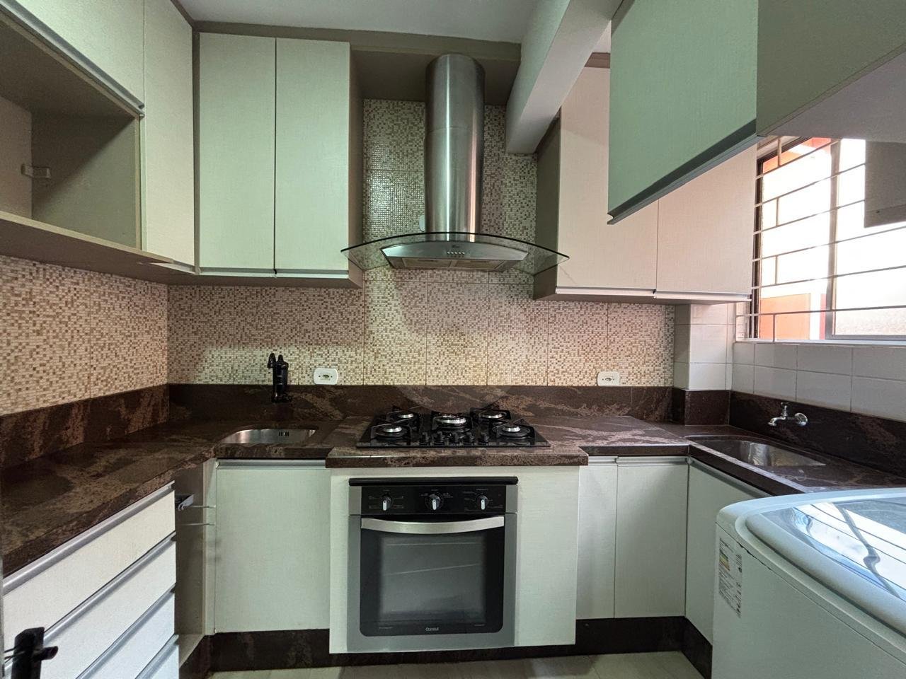 Apartamento no Fazendinha, 66m  de área total, cozinha com armários.