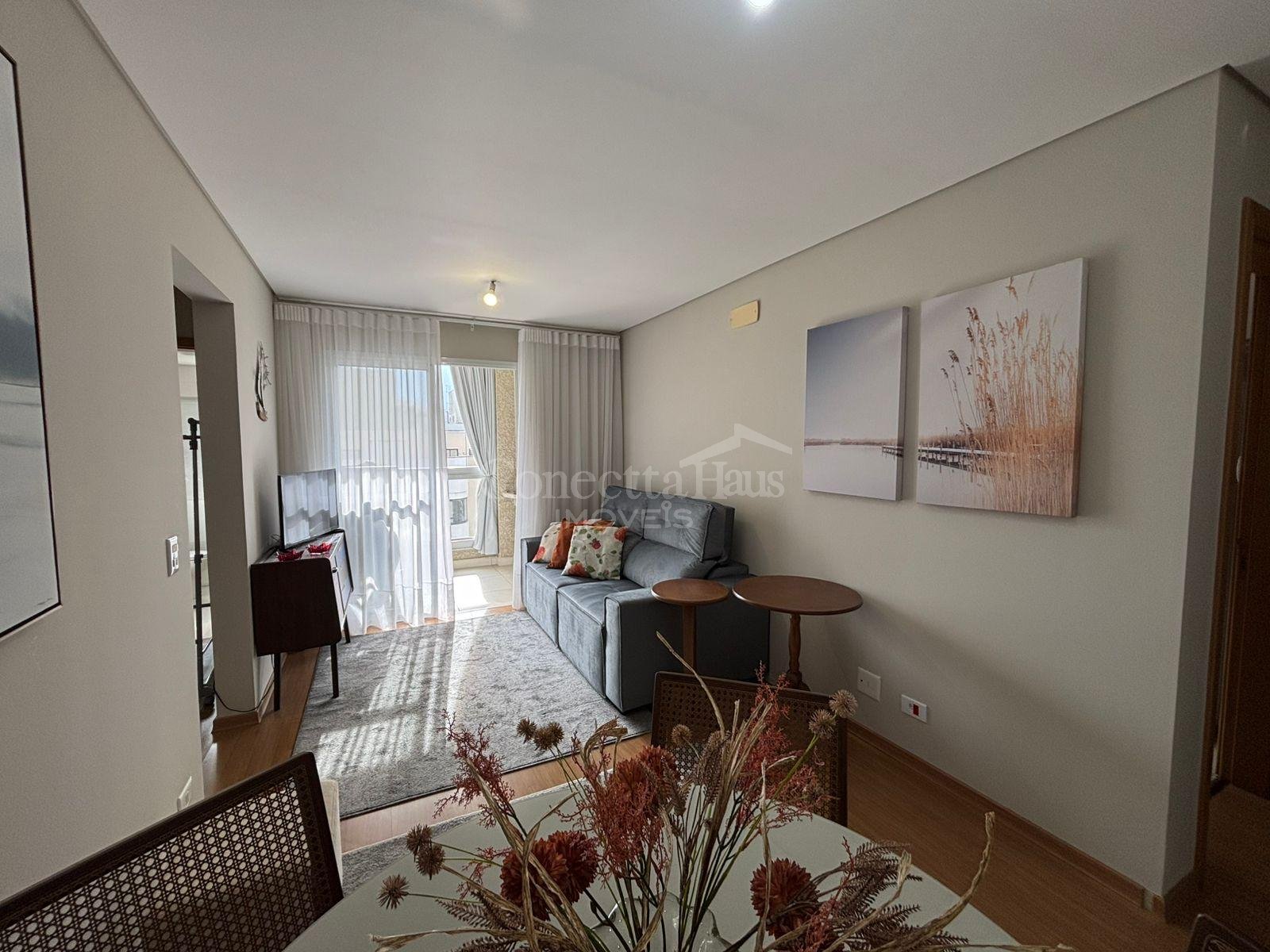 Apartamento à venda no Água Verde, sacada com churrasqueira, 2...