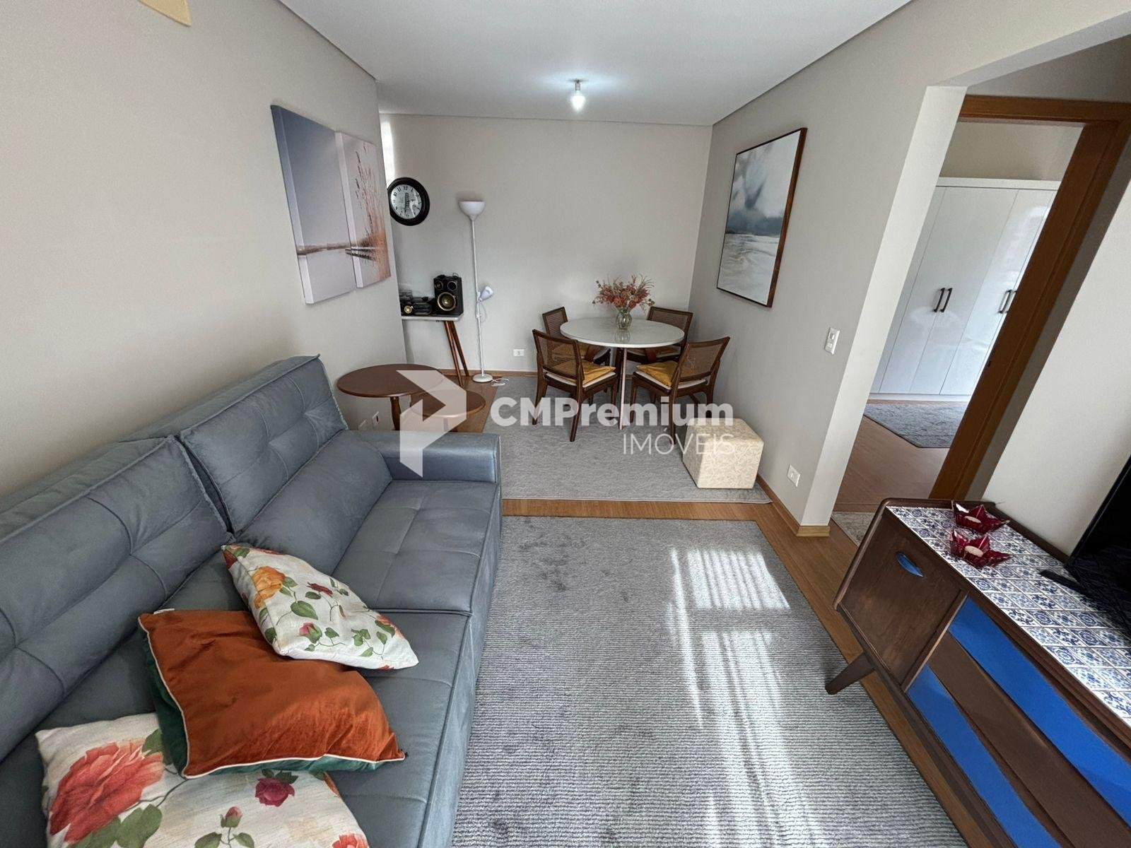 Apartamento à venda no Água Verde, sacada com churrasqueira, 2...