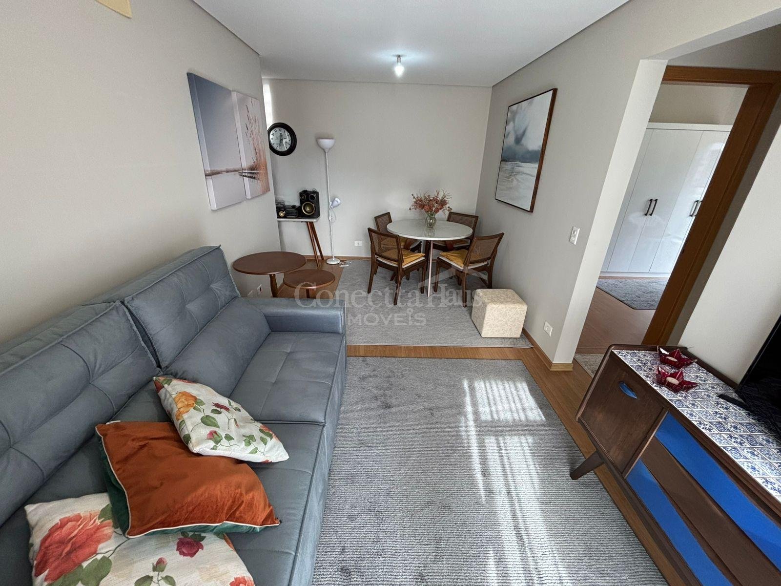 Apartamento à venda no Água Verde, sacada com churrasqueira, 2...