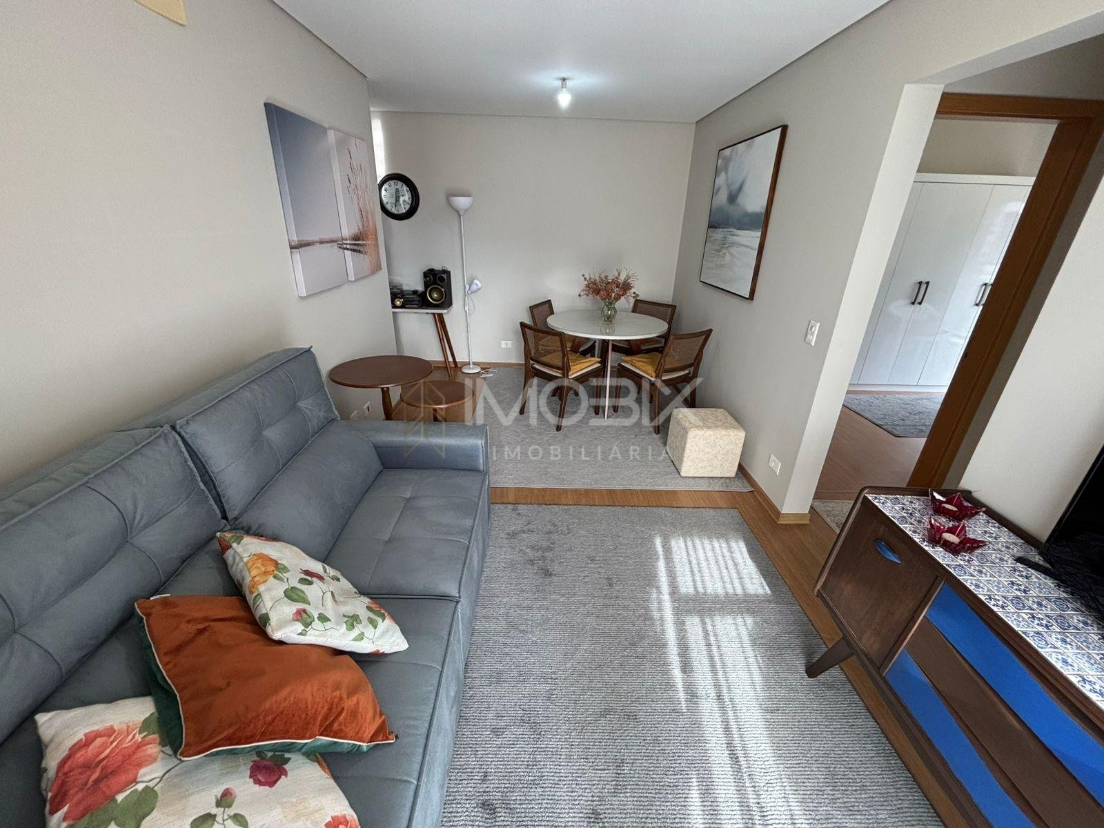 Apartamento à venda no Água Verde, sacada com churrasqueira, 2...