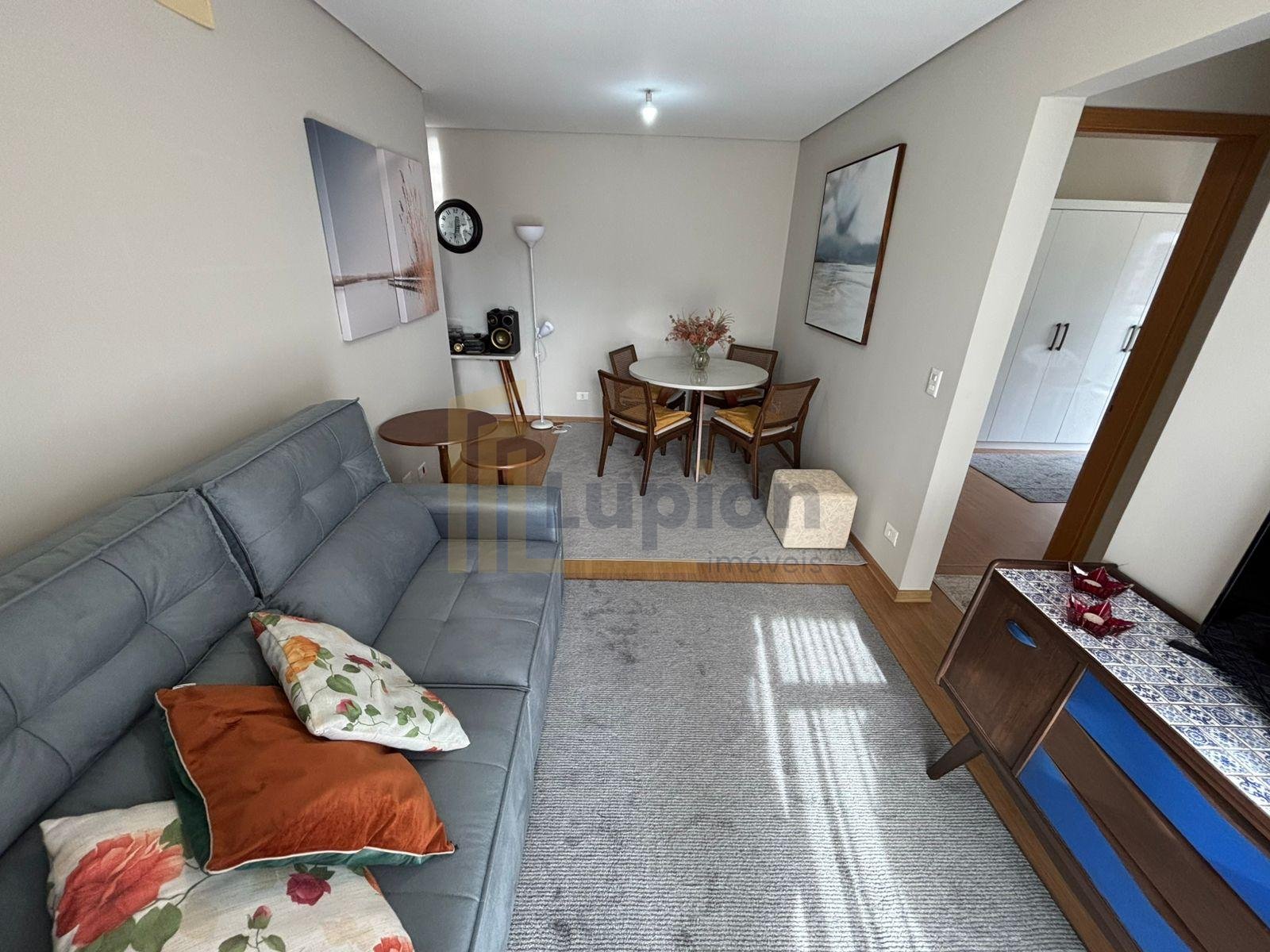 Apartamento à venda no Água Verde, sacada com churrasqueira, 2...